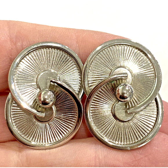 Vintage screwback earrings silvertone swirls textured dimensional mod circles - Picture 3 of 6